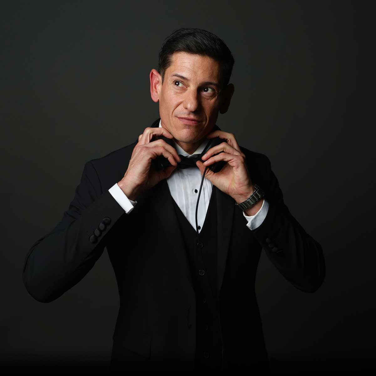 DJ-Robert-Michael-Main-Photo